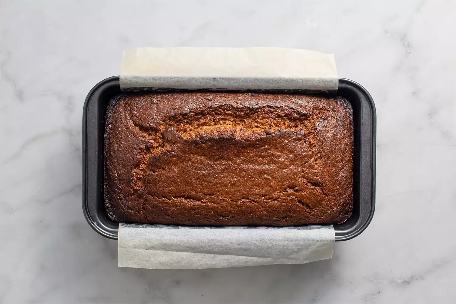 Pão de Banana com Manteiga de Amendoim em uma forma