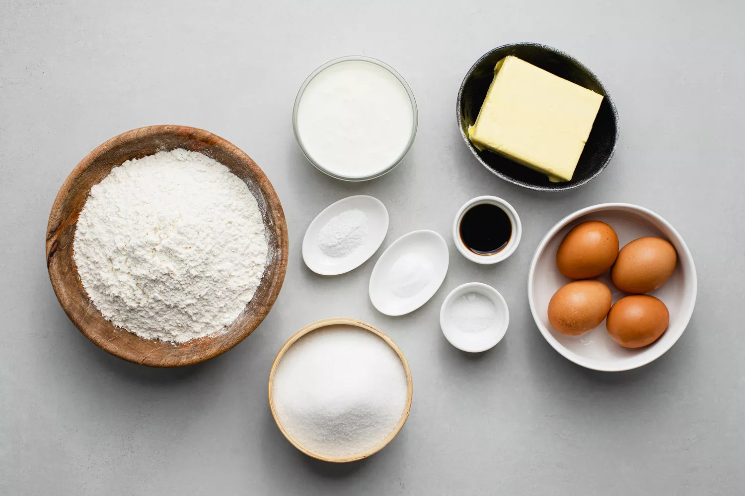 Ingredientes do bolo de manteiga do Kentucky reunidos