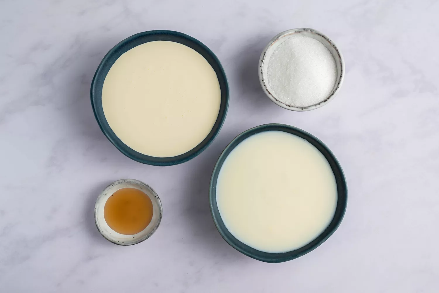 Ingredientes para sorvete de baunilha sem cozimento